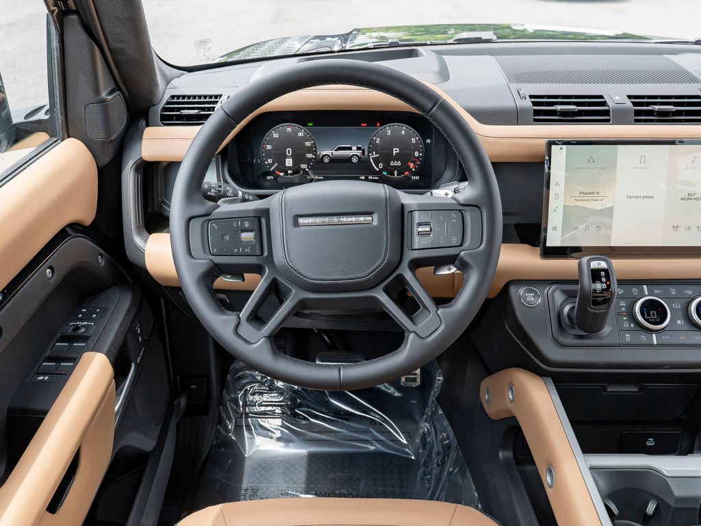 2025 Land Rover Defender 110 V8 photo 12