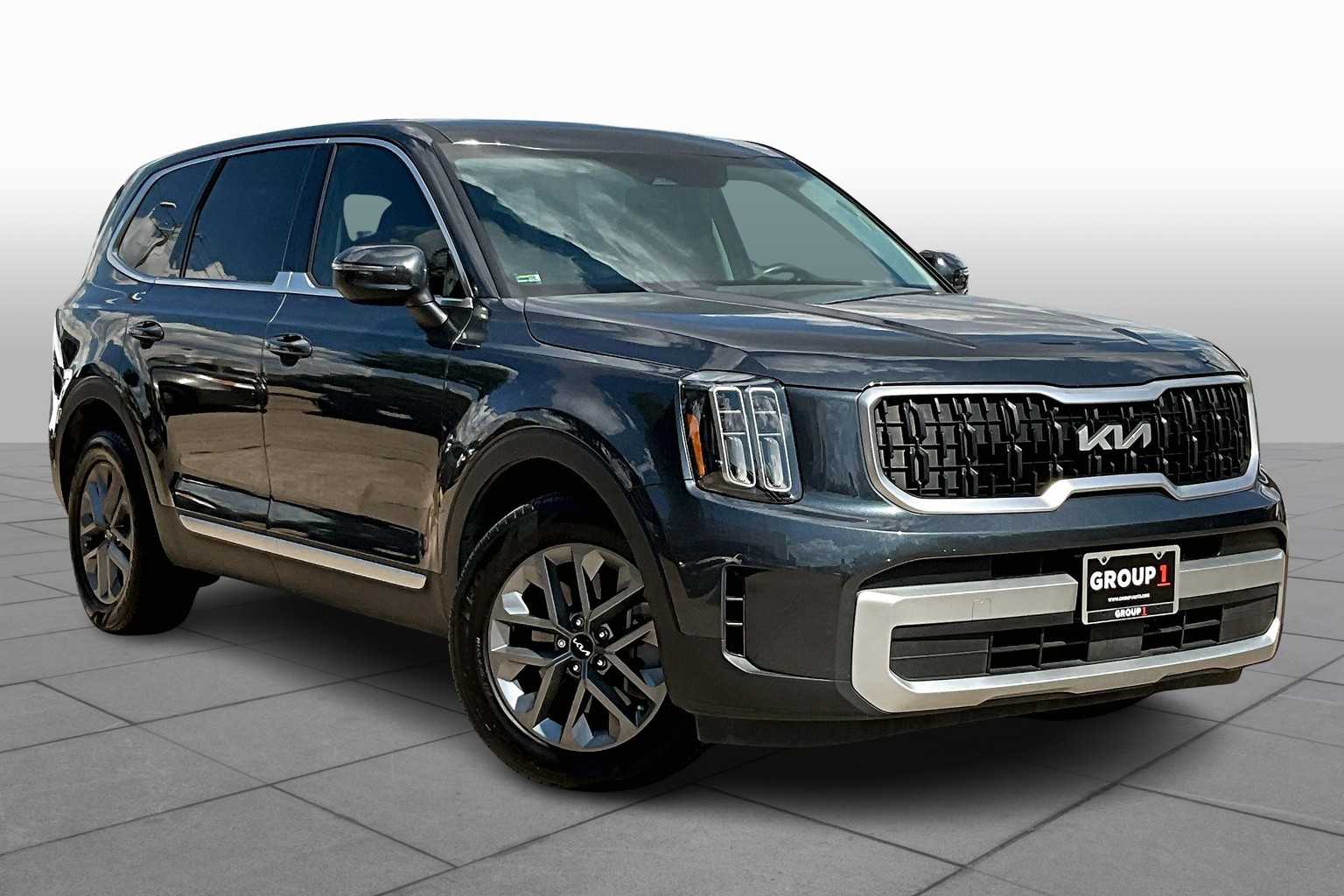 2024 Kia Telluride LX photo 2