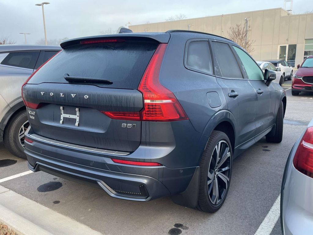 2024 Volvo XC60 B5 Ultimate photo 4