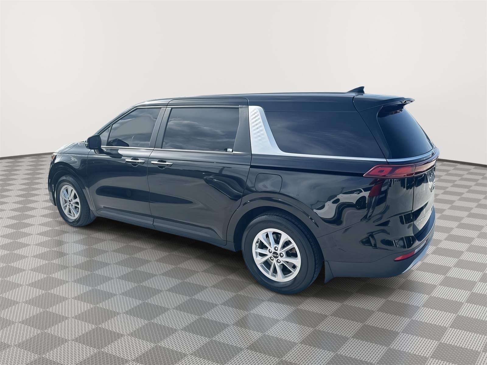 2023 Kia Carnival LX photo 5