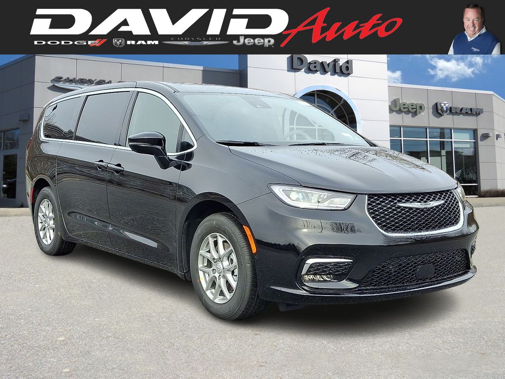2026 Chrysler Pacifica Select's photo