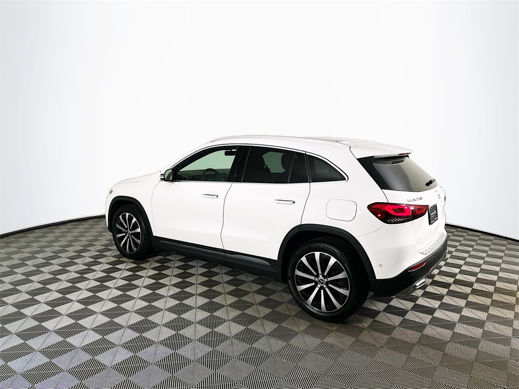 2021 Mercedes Benz GLA 250 4MATIC photo 3