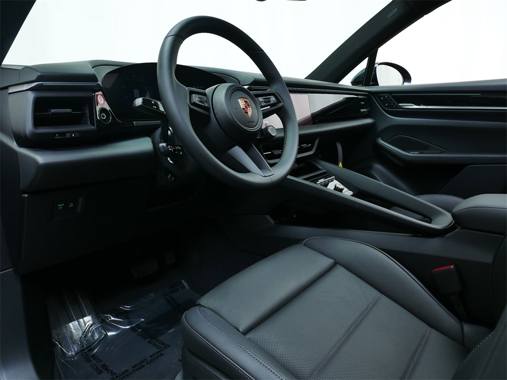 2025 Porsche Macan Electric 4 photo 4