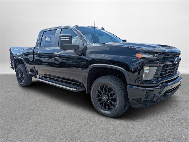 2025 Chevrolet Silverado 2500HD Custom photo 2