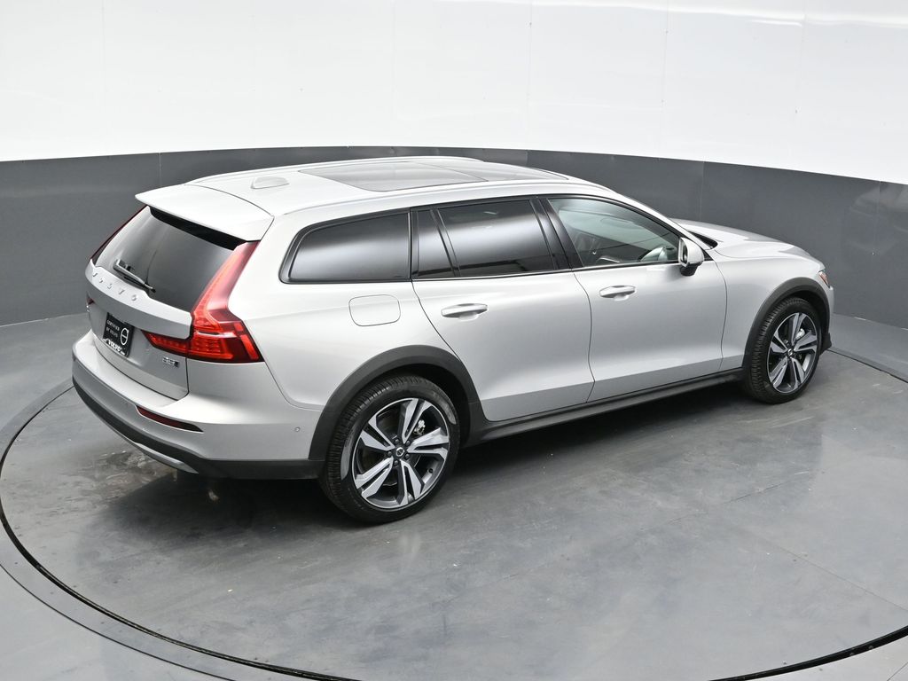 2025 Volvo V60 Cross Country B5 Plus photo 32