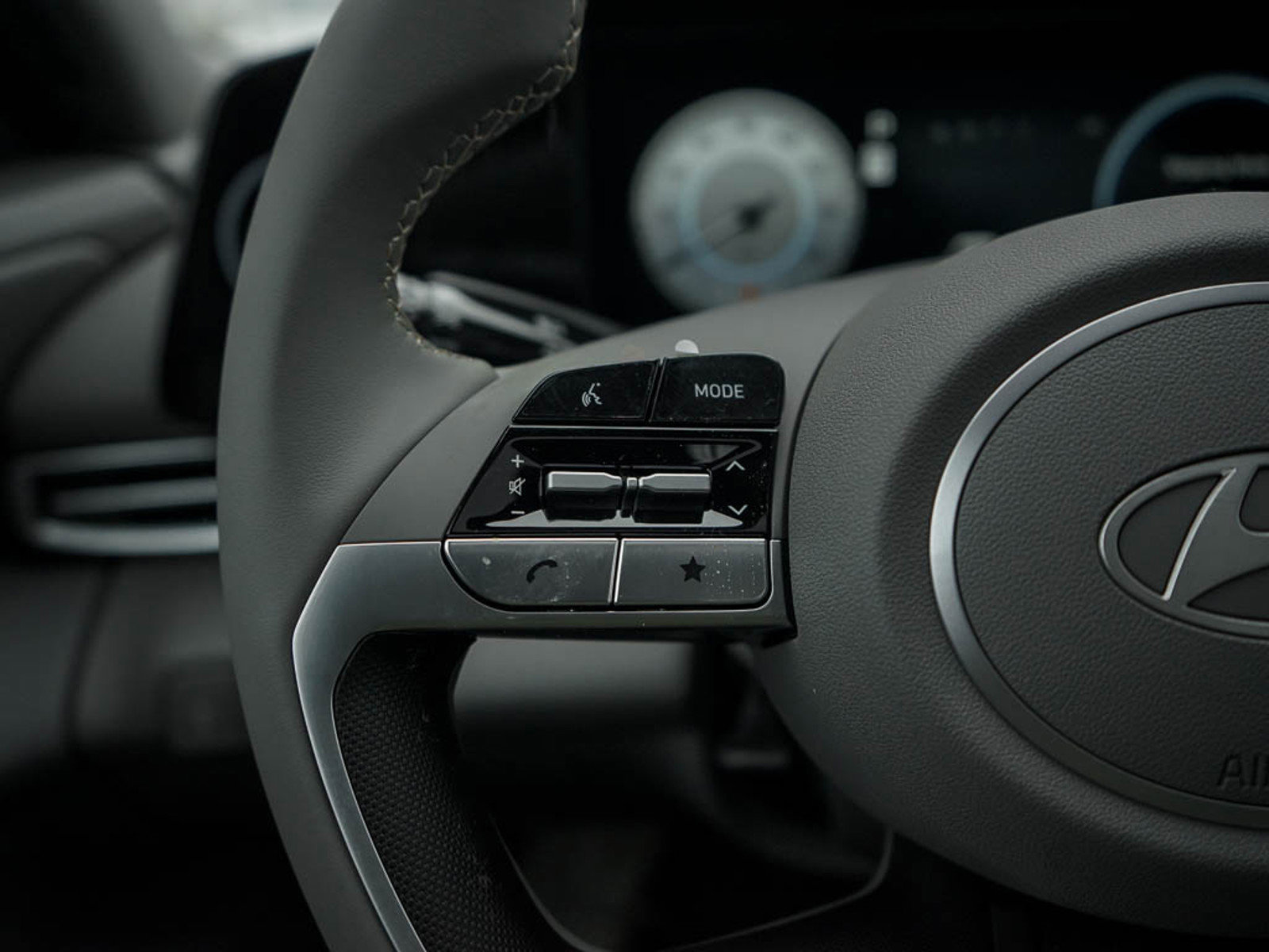 2025 Hyundai Elantra SEL Convenience photo 17