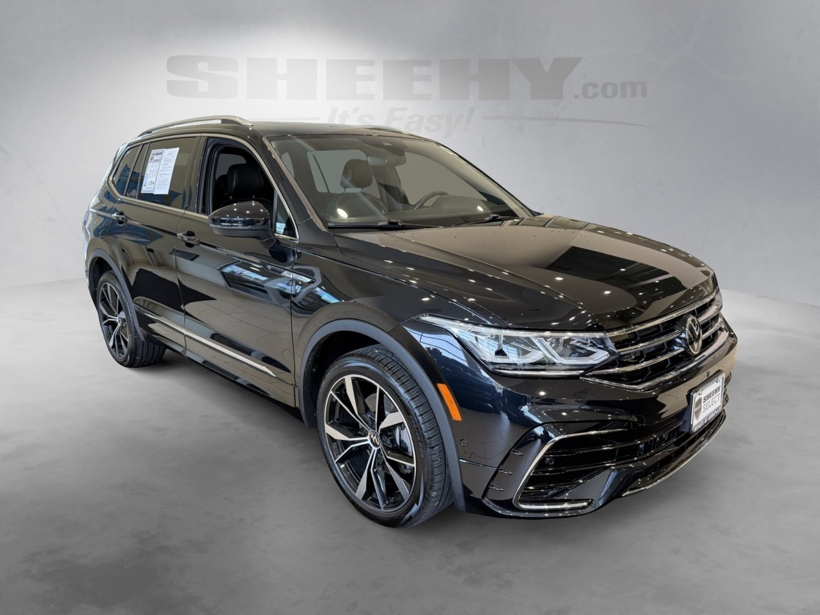 2024 Volkswagen Tiguan SEL R-Line Black photo 2