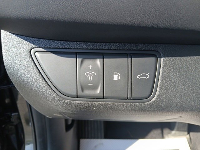 2025 Genesis G70 2.5T photo 11