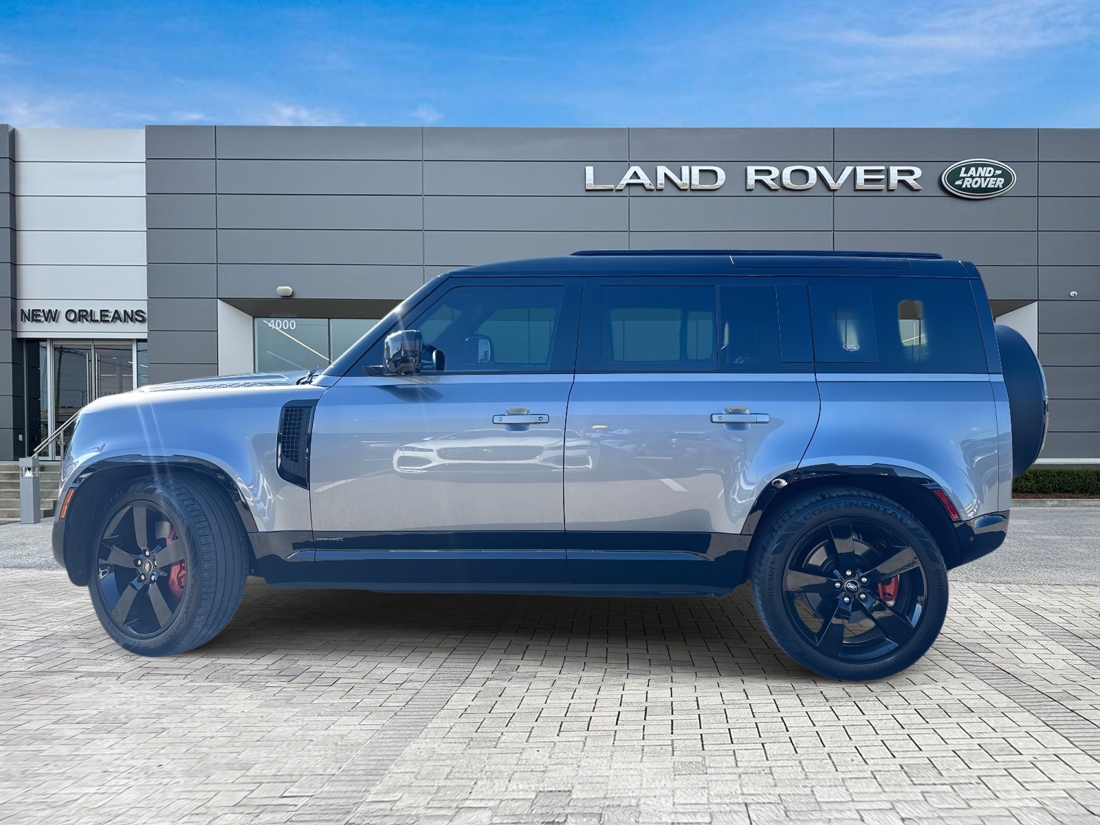 2024 Land Rover Defender 110 photo 2