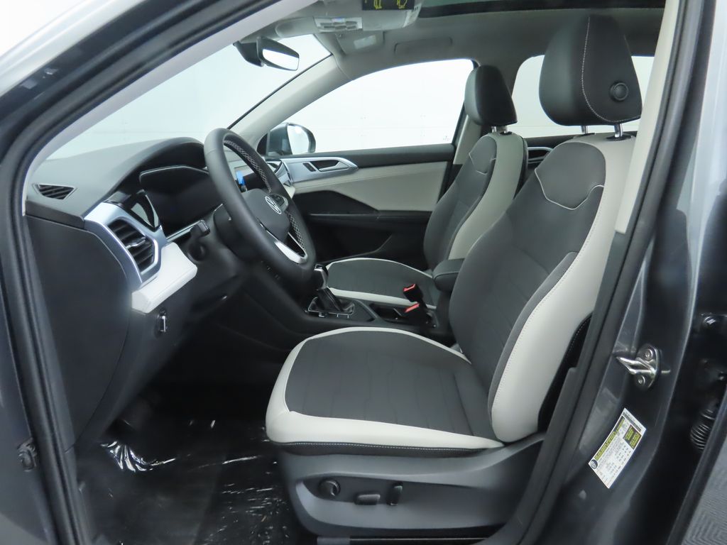 2025 Volkswagen Taos SE photo 19