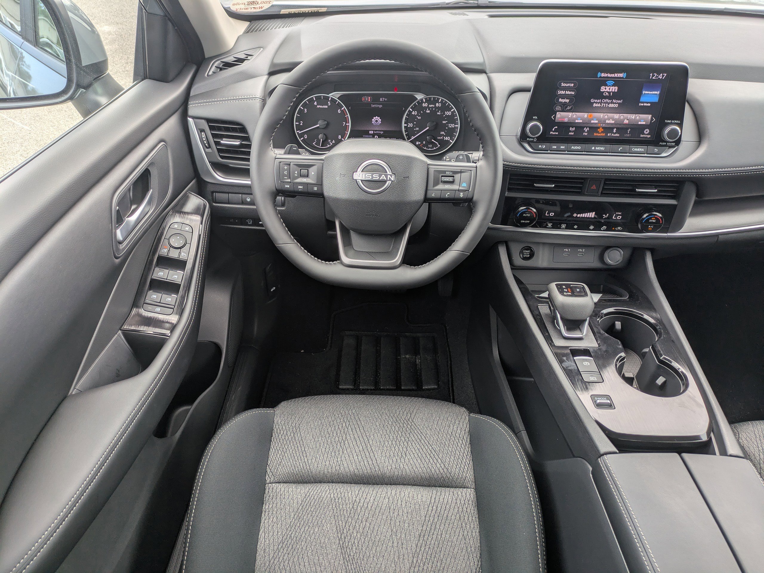 2026 Nissan Rogue SV photo 17