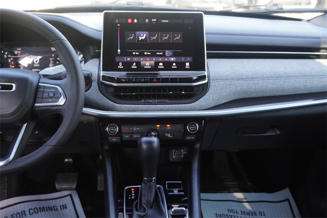 2023 Jeep Compass Latitude photo 13