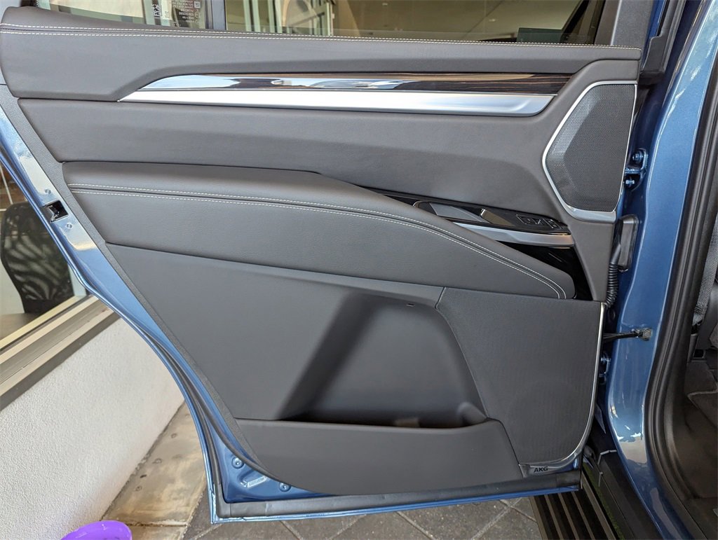 2025 Cadillac Escalade Premium Luxury photo 28