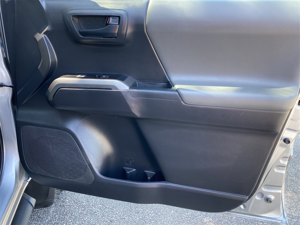 2023 Toyota Tacoma SR5 photo 28