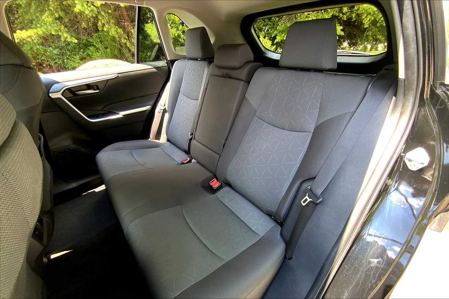 2024 Toyota RAV4 XLE photo 17