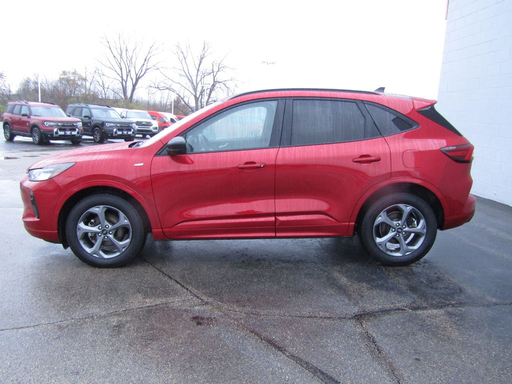 2023 Ford Escape ST-Line photo 2