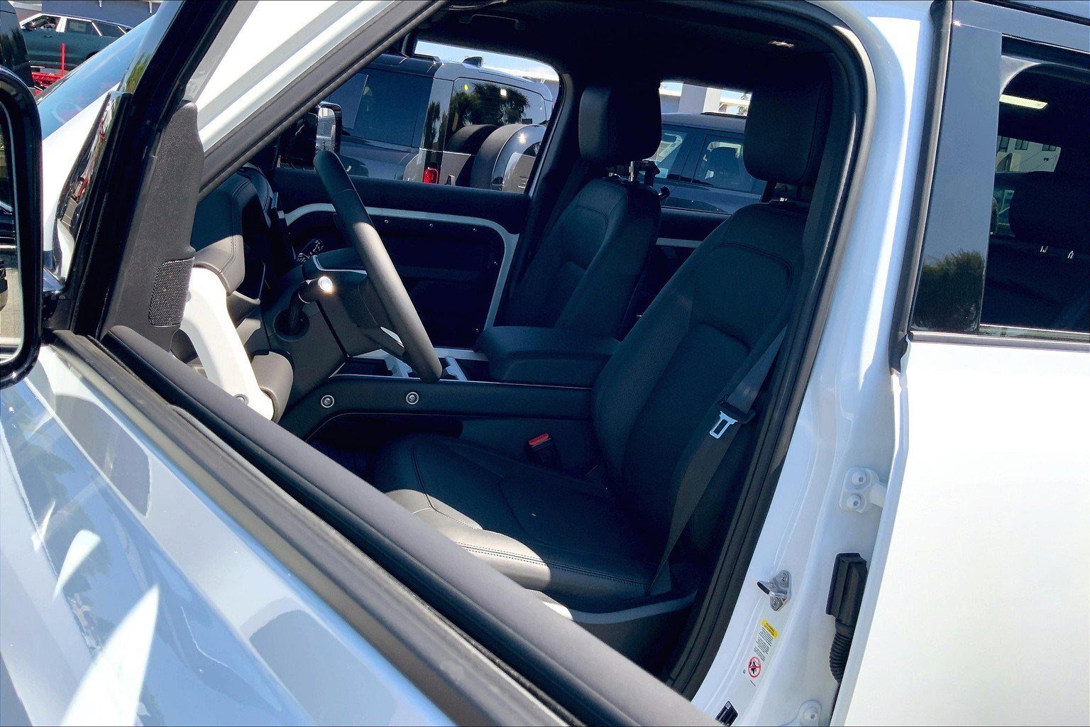 2025 Land Rover Defender 110 X-Dynamic SE photo 9