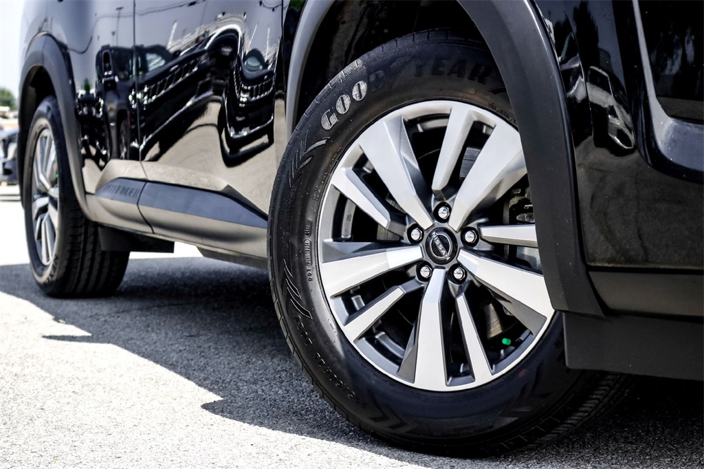 2023 Nissan Pathfinder SL photo 2