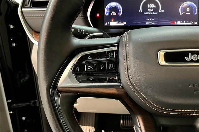 2022 Jeep Grand Cherokee Summit photo 9