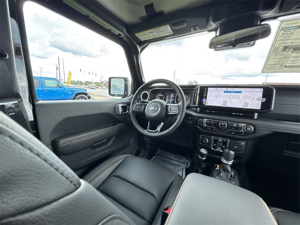 2025 Jeep Gladiator Sport photo 14
