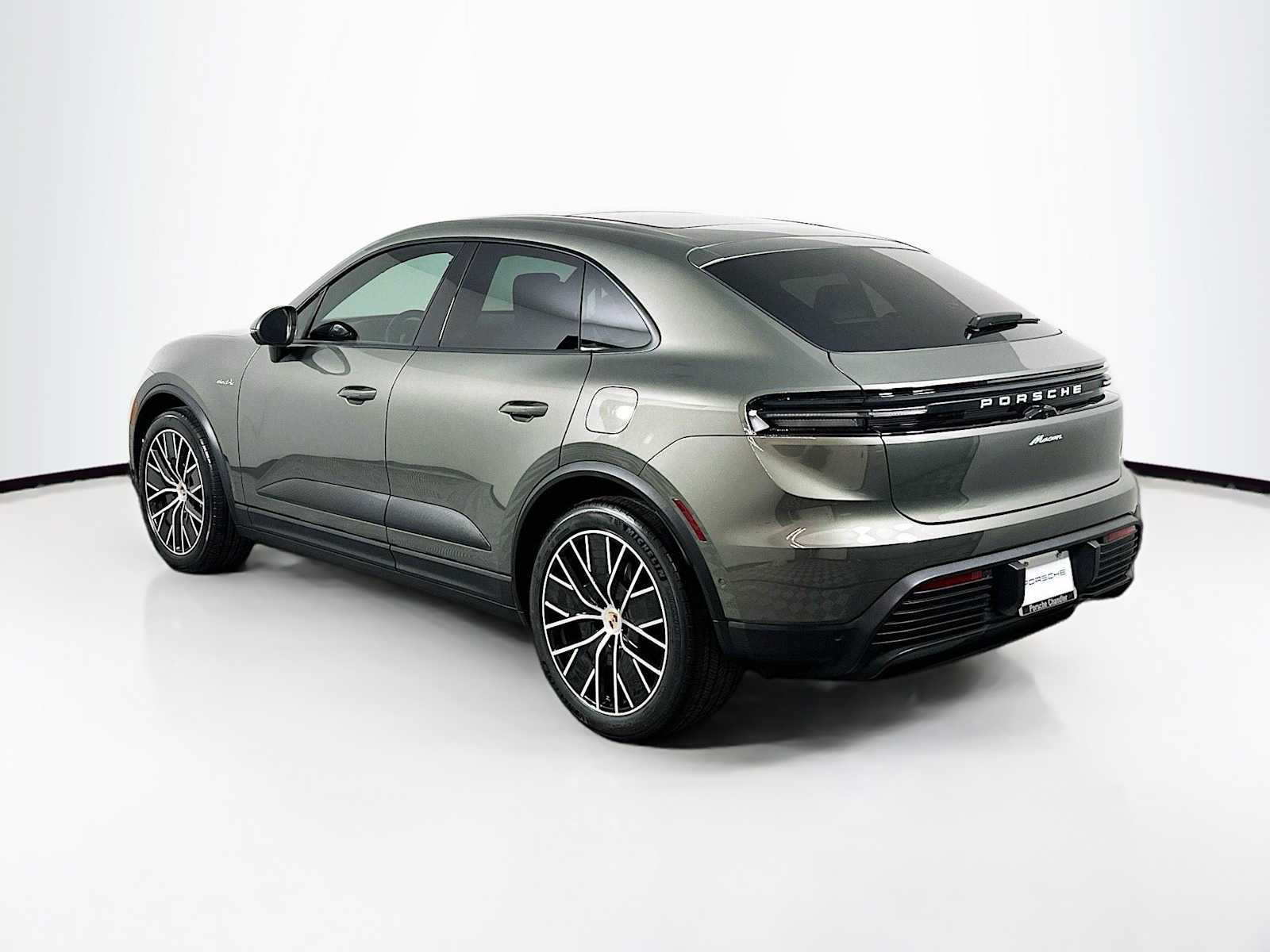 2025 Porsche Macan Electric photo 3