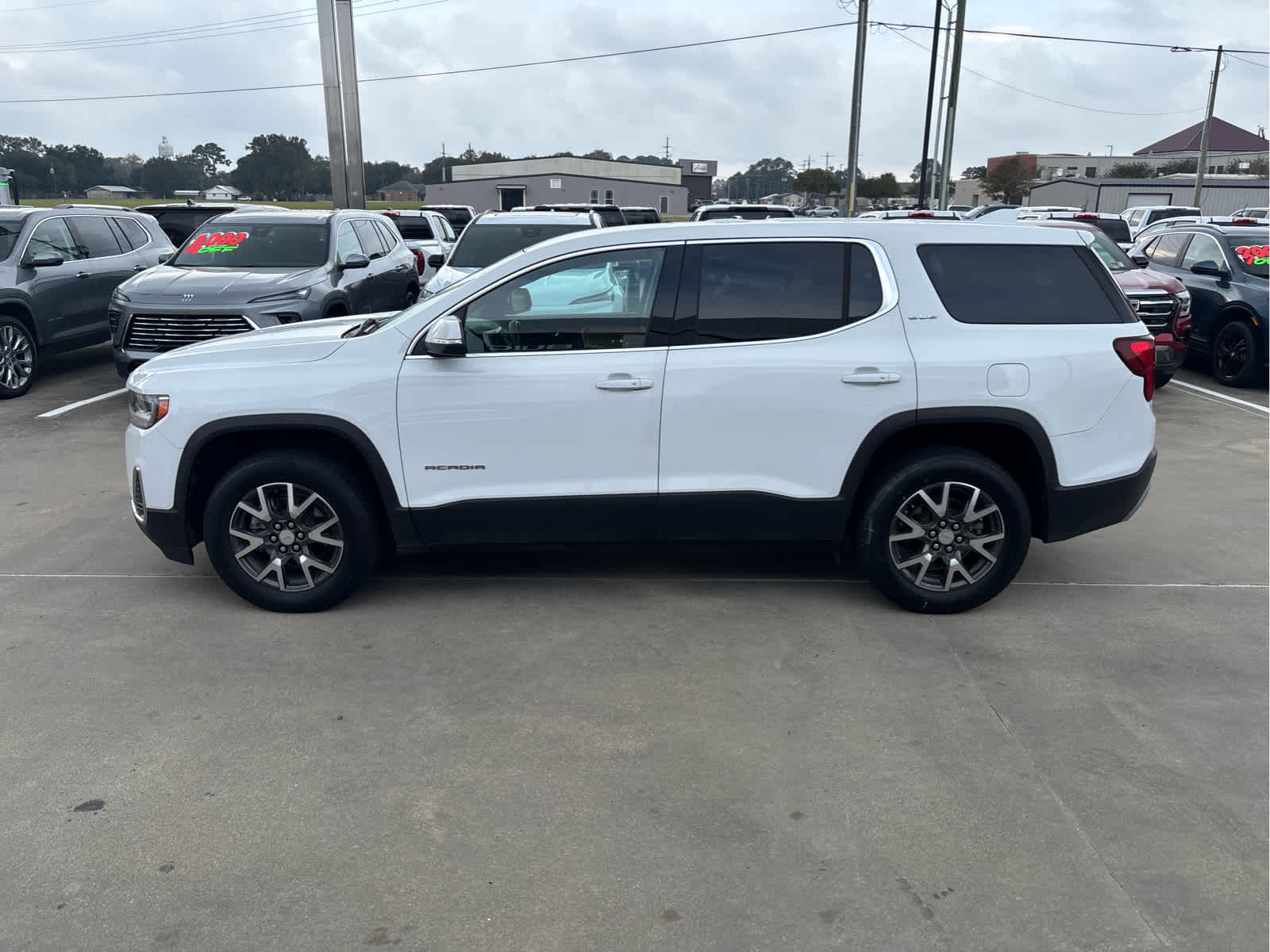 2022 GMC Acadia SLE's photo