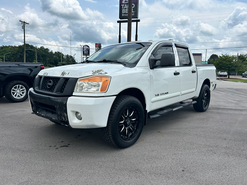 2011 Nissan Titan SV Crew Cab photo 2
