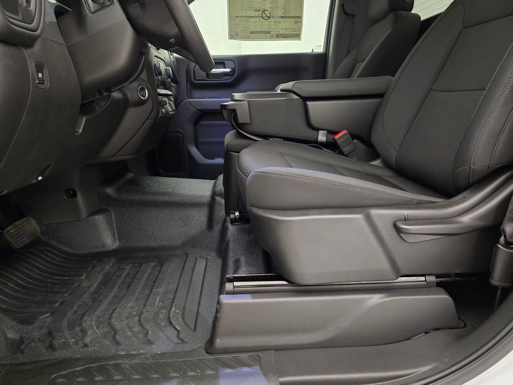 2025 Chevrolet Silverado 1500 photo 3