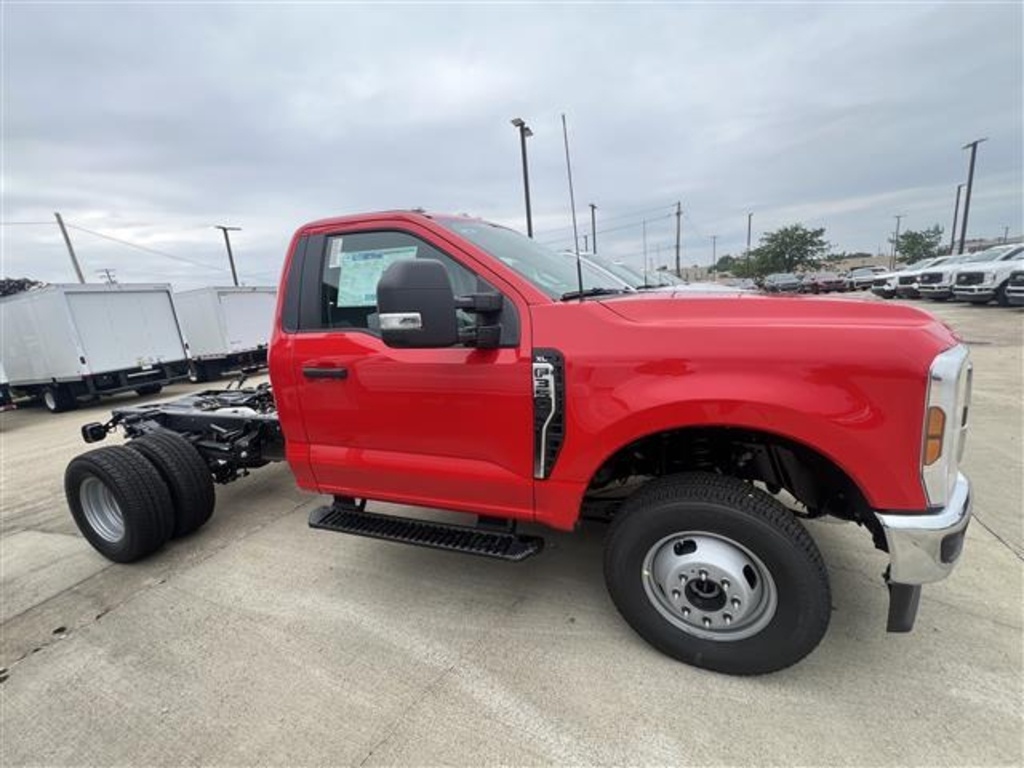 2025 Ford F-350 XL photo 4