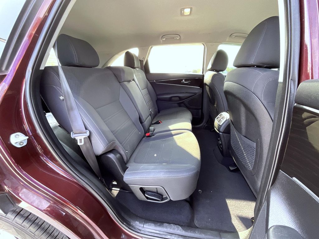 2019 Kia Sorento LX photo 18