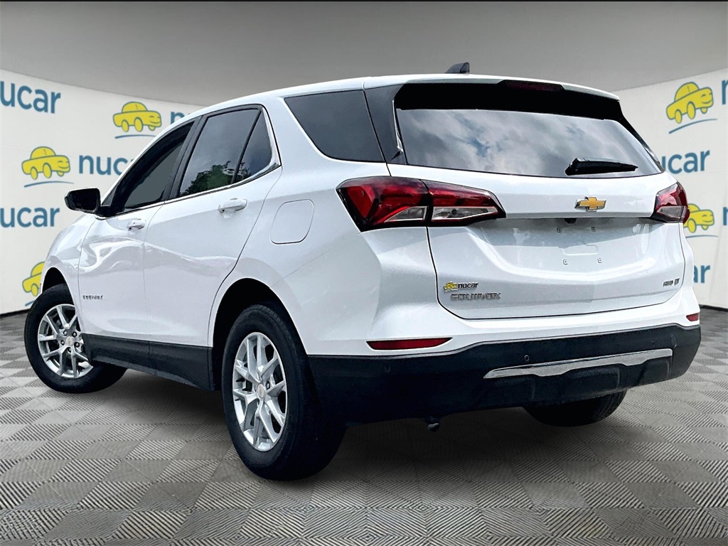2022 Chevrolet Equinox LT photo 2