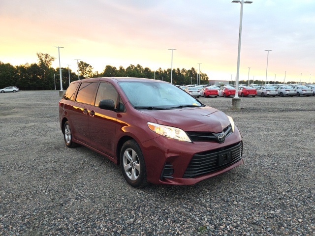 2020 Toyota Sienna L photo 7