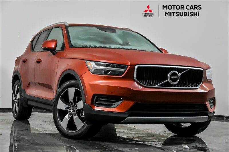 2019 Volvo XC40 Momentum's photo