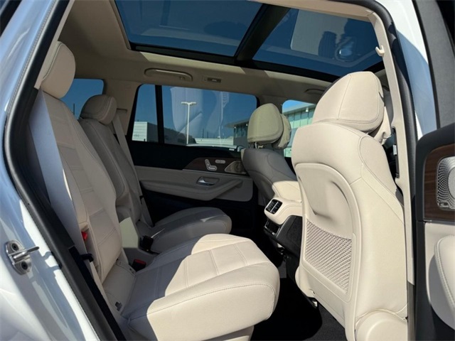 2026 Mercedes Benz GLS 450 4MATIC photo 6