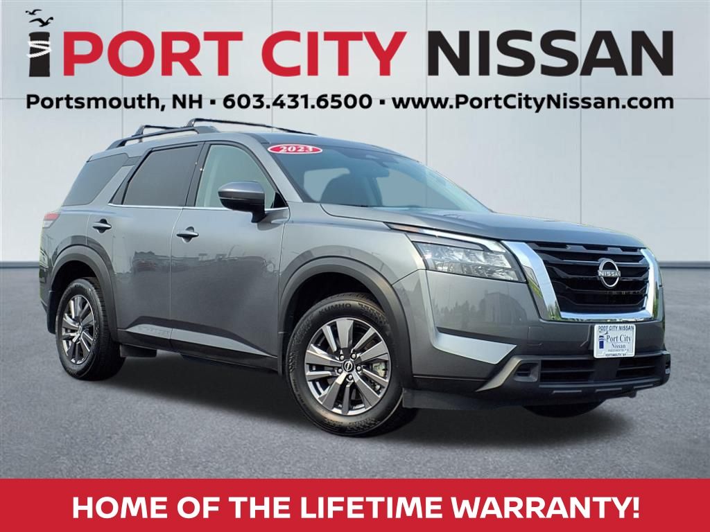 2023 Nissan Pathfinder SV's photo