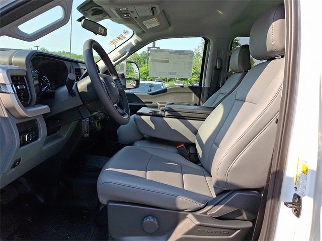 2025 Ford F-350 photo 8