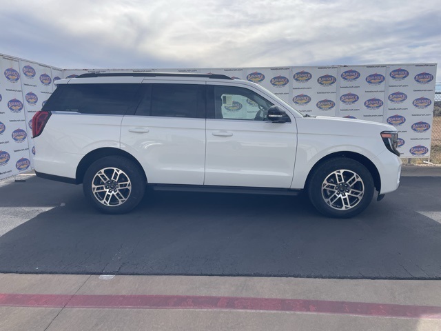 2026 Ford Expedition Active's photo