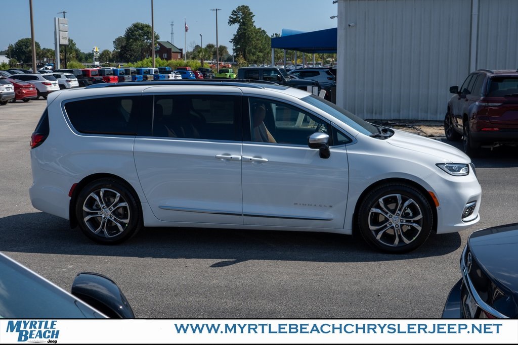 2026 Chrysler Pacifica Pinnacle photo 5