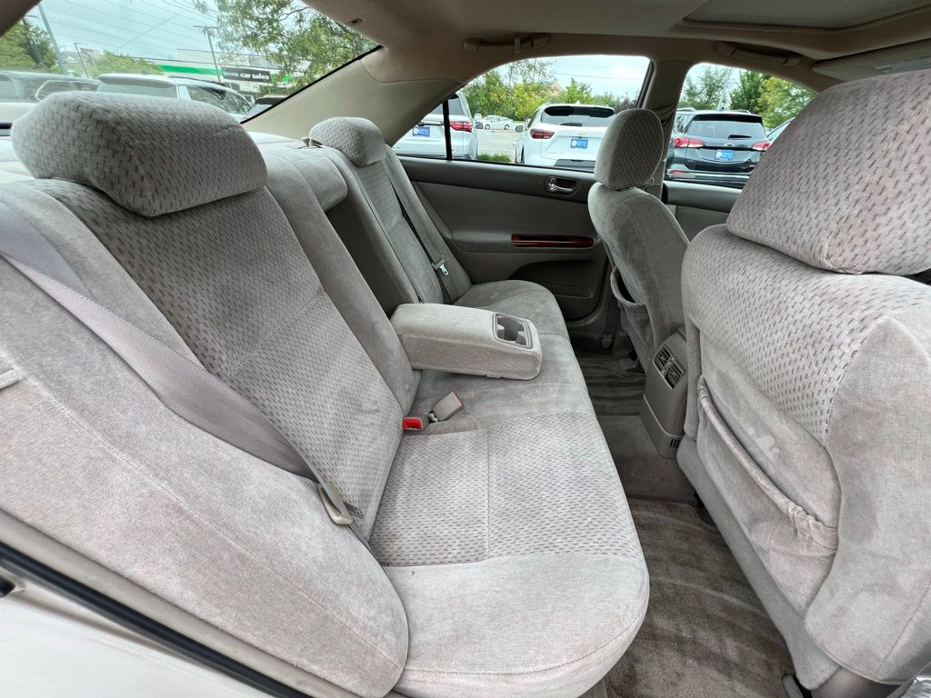 2004 Toyota Camry LE photo 23