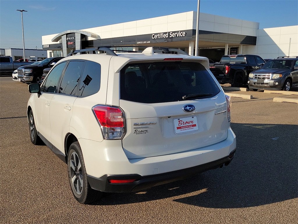 2018 Subaru Forester Premium photo 8