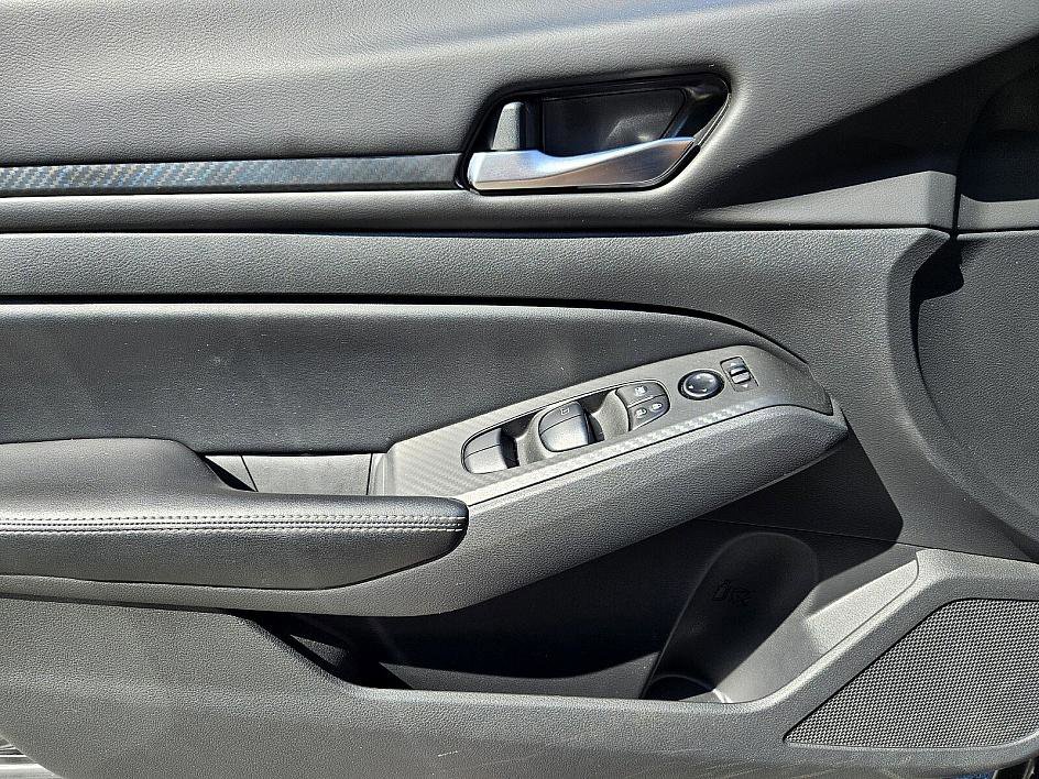 2024 Nissan Altima 2.5 SV photo 29