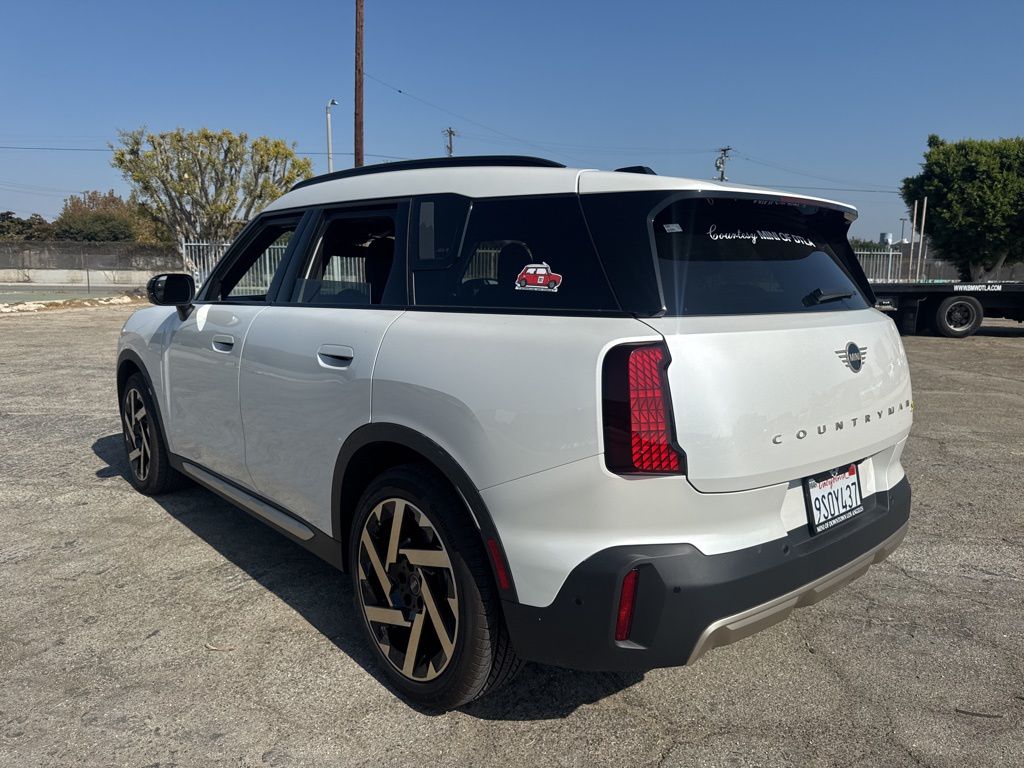 2025 Mini Countryman Iconic photo 2