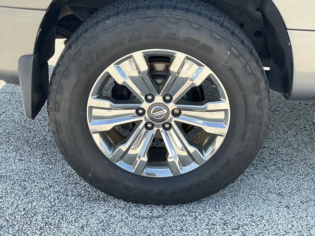 2019 Nissan Titan SL photo 5