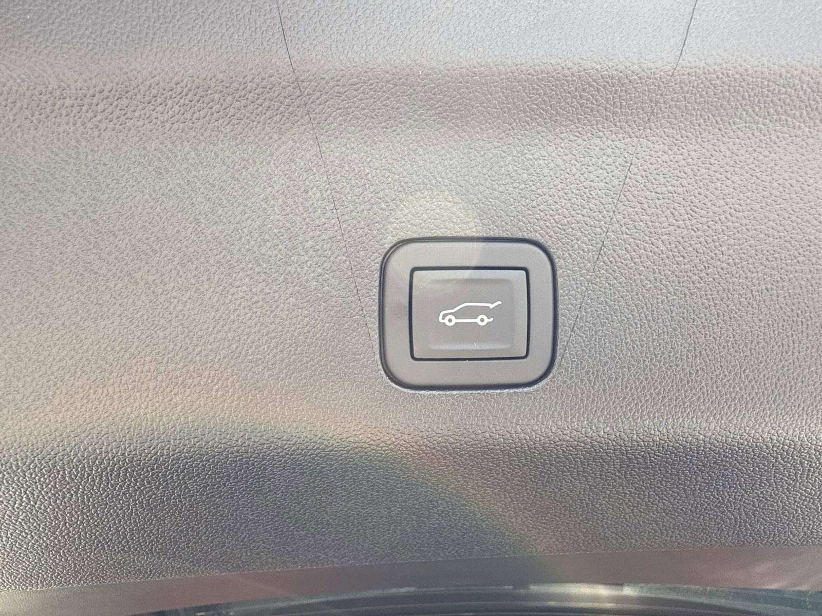 2025 Chevrolet Tahoe High Country photo 32