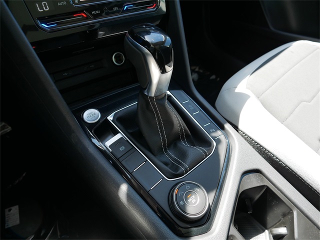 2025 Volkswagen Taos SE photo 8