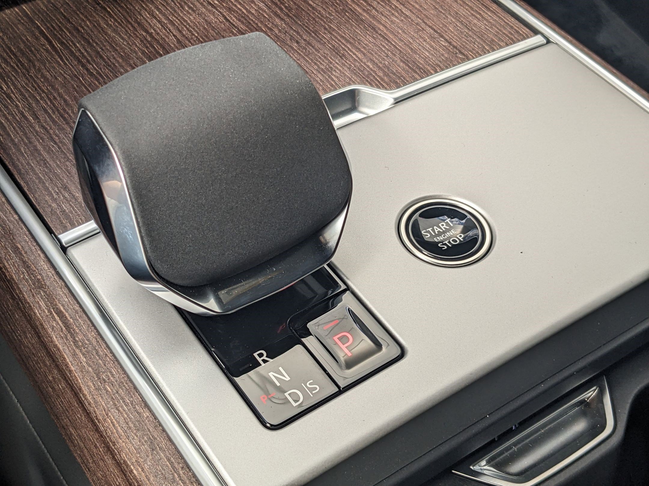 2025 Land Rover Range Rover SE photo 14