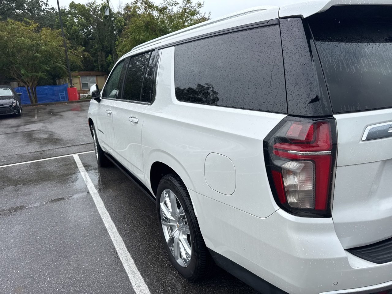 2022 Chevrolet Suburban High Country photo 4