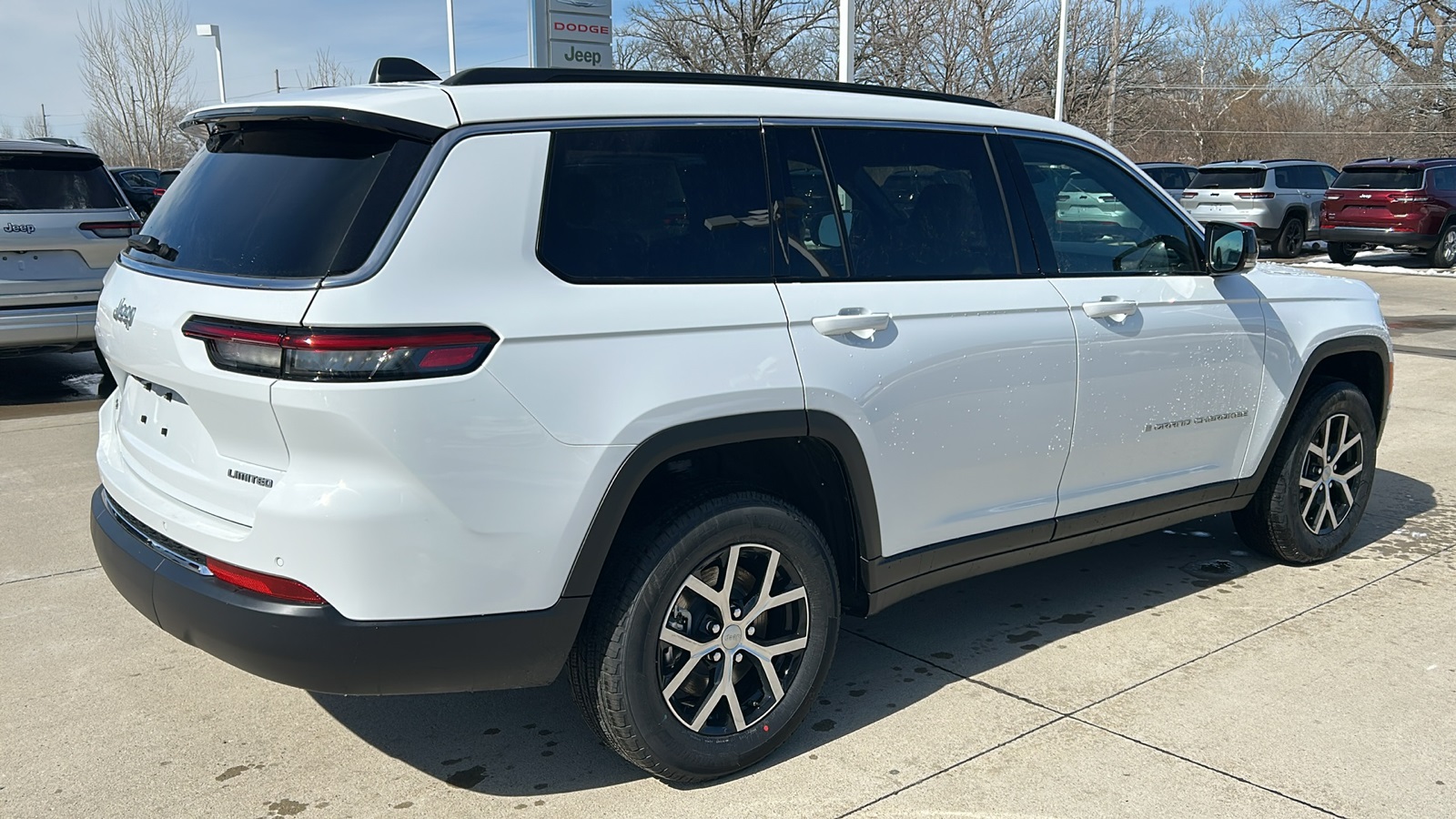 2025 Jeep Grand Cherokee Limited photo 3