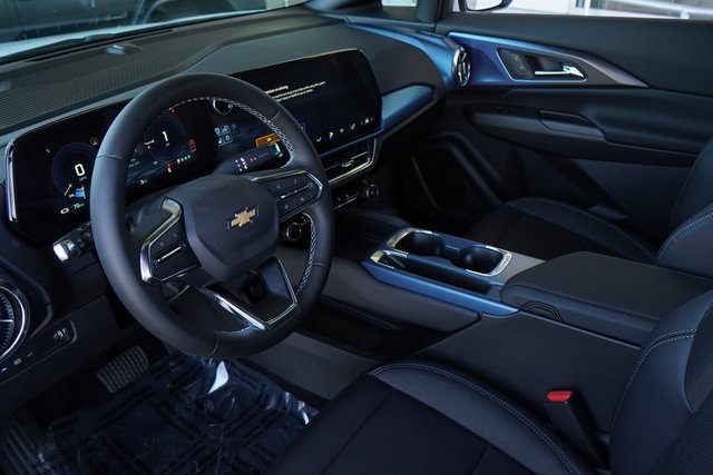 2025 Chevrolet Equinox EV 1LT photo 2