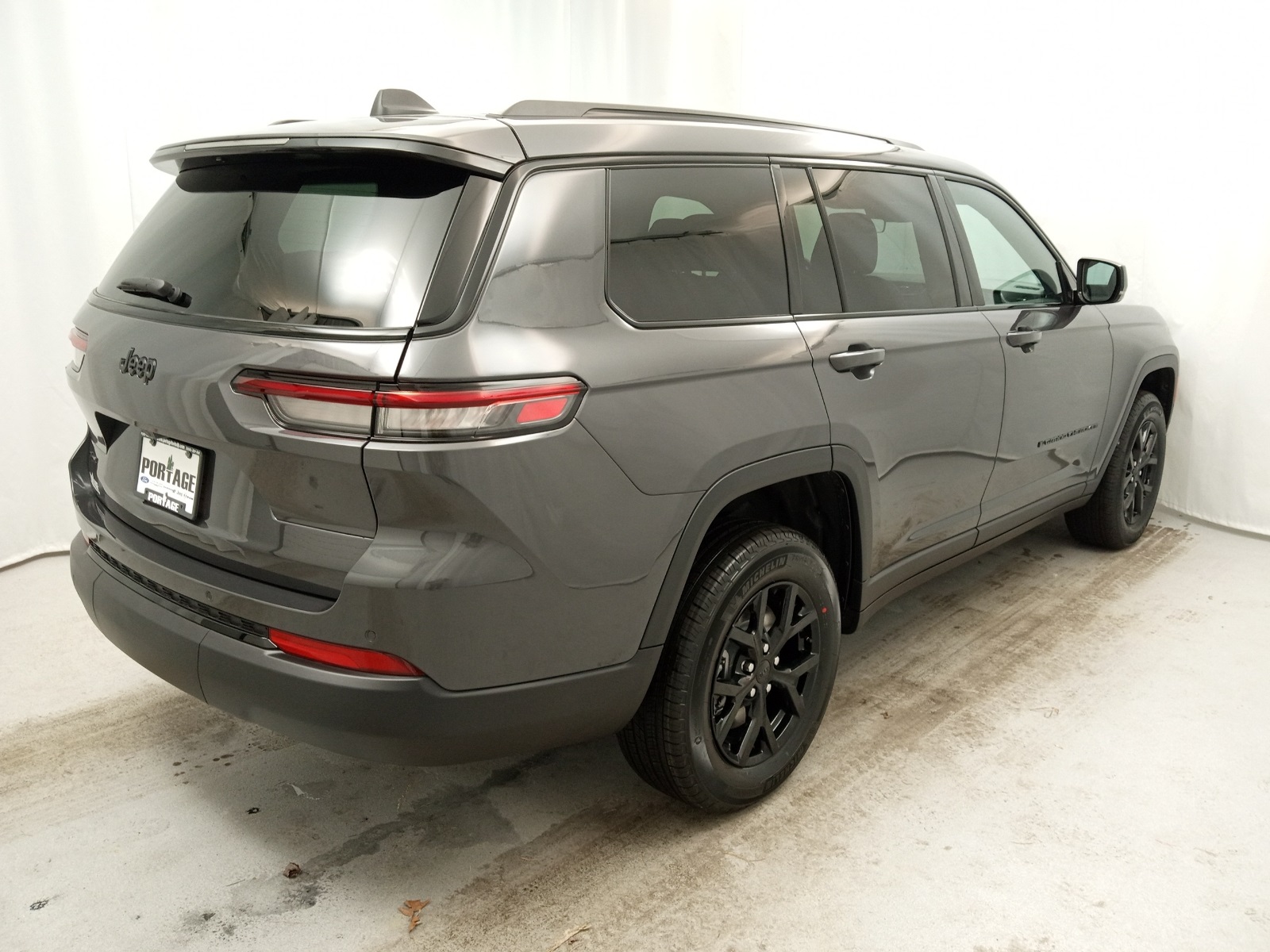 2025 Jeep Grand Cherokee Altitude photo 2